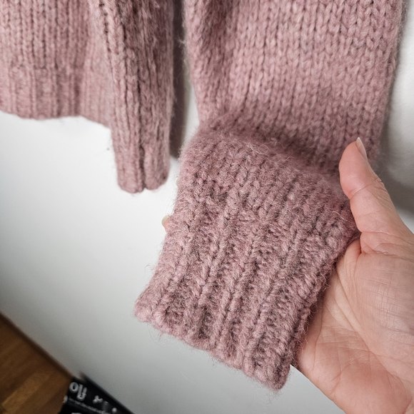 Aritzia Wilfred Alpaca Turtleneck Sweater Sz XS Dusty Pink Chunky knit Oversize - Picture 5 of 9